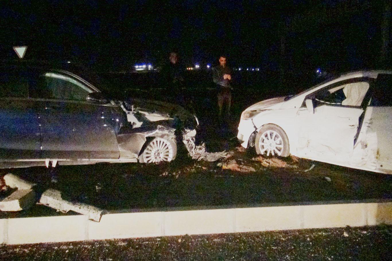 AK Parti MKYK üyesi Alkış ve ailesi trafik kazası geçirdi AK Parti MKYK üyesi Alkış ve ailesi trafik kazası geçirdi